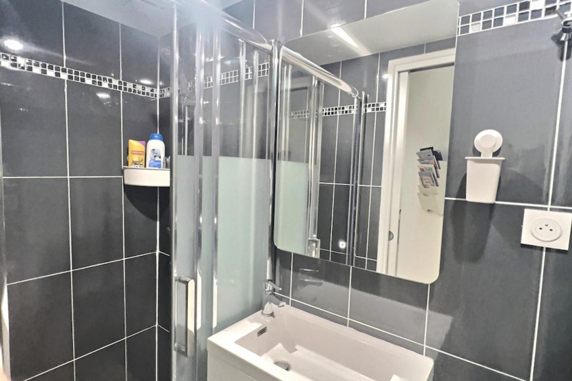 Ideally Located And Atypical Apartment In 파리 외부 사진